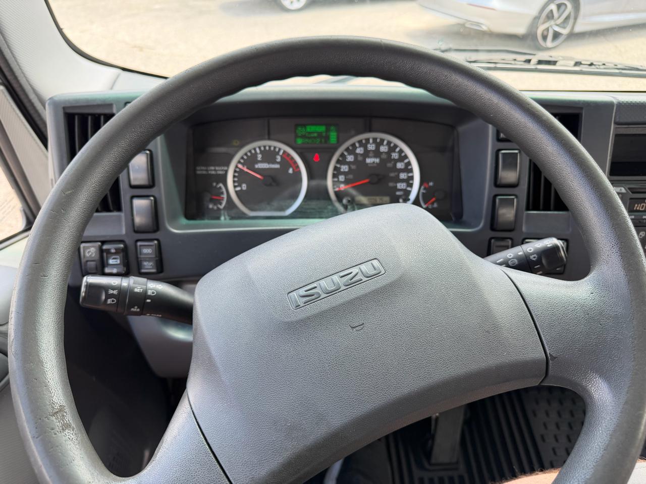 Isuzu NPR XD  2022