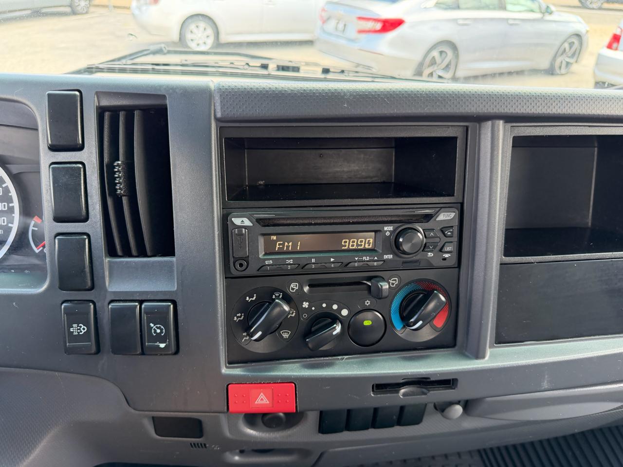 Isuzu NPR XD  2022