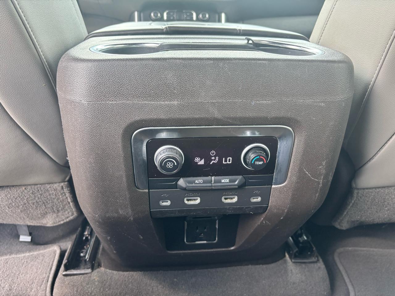 Chevrolet Suburban  2021