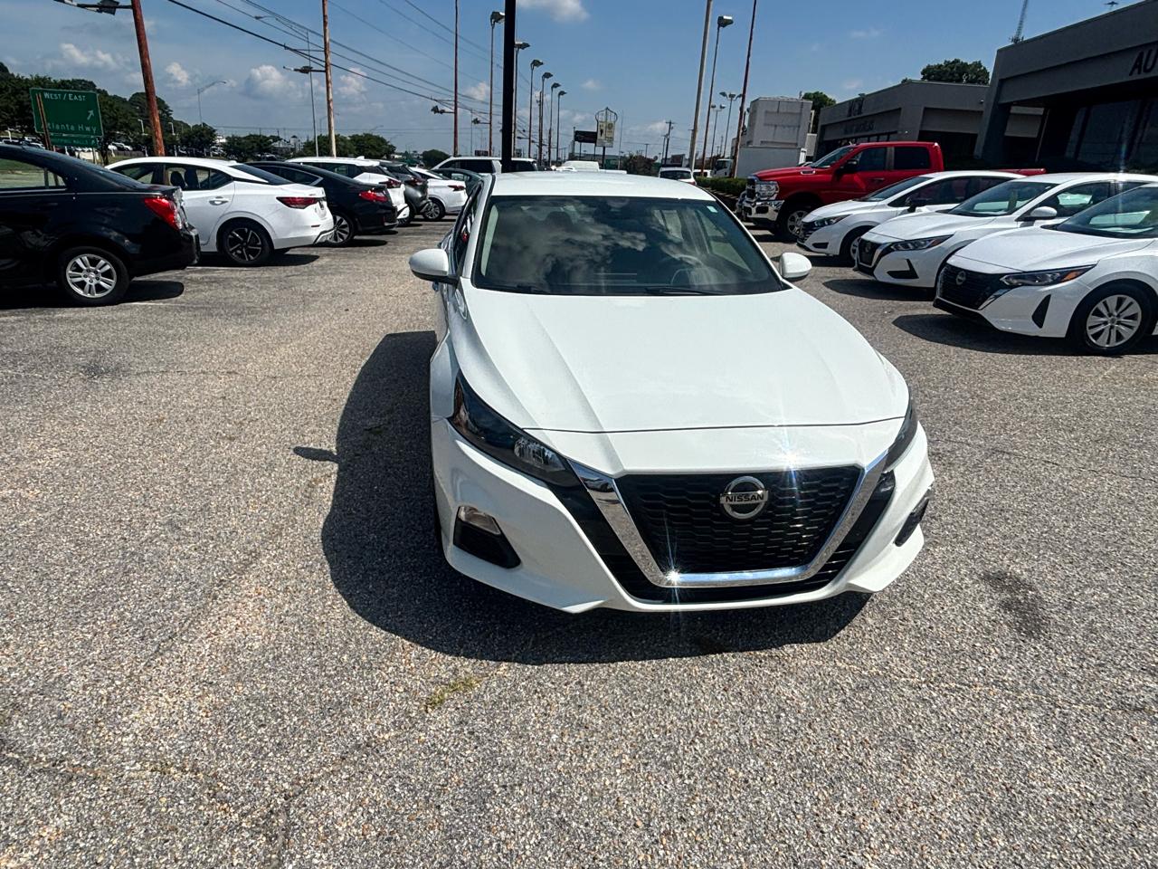 Nissan Altima  2022