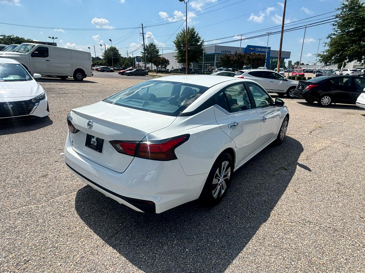 Nissan Altima  2022