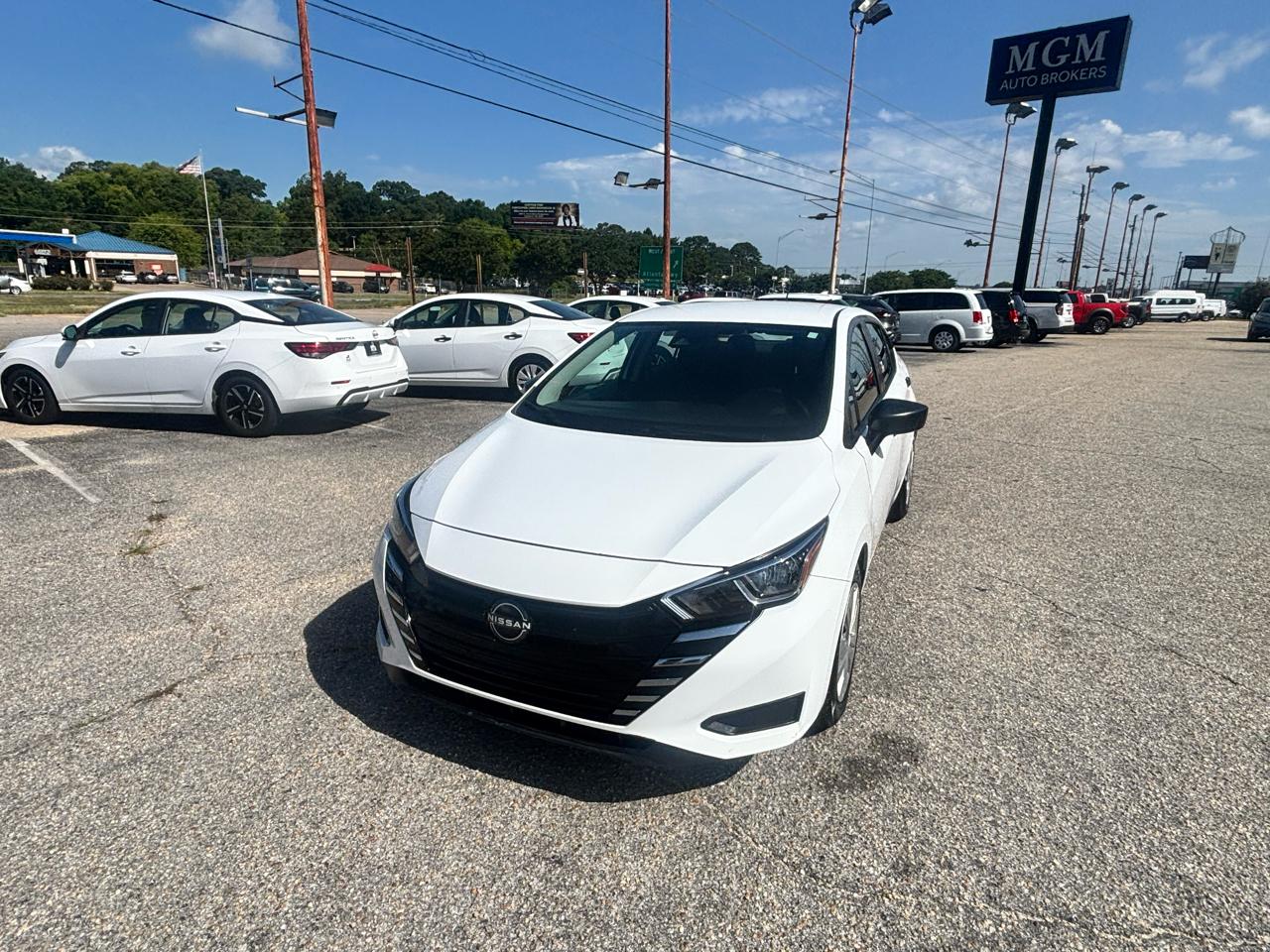 Nissan Versa  2023