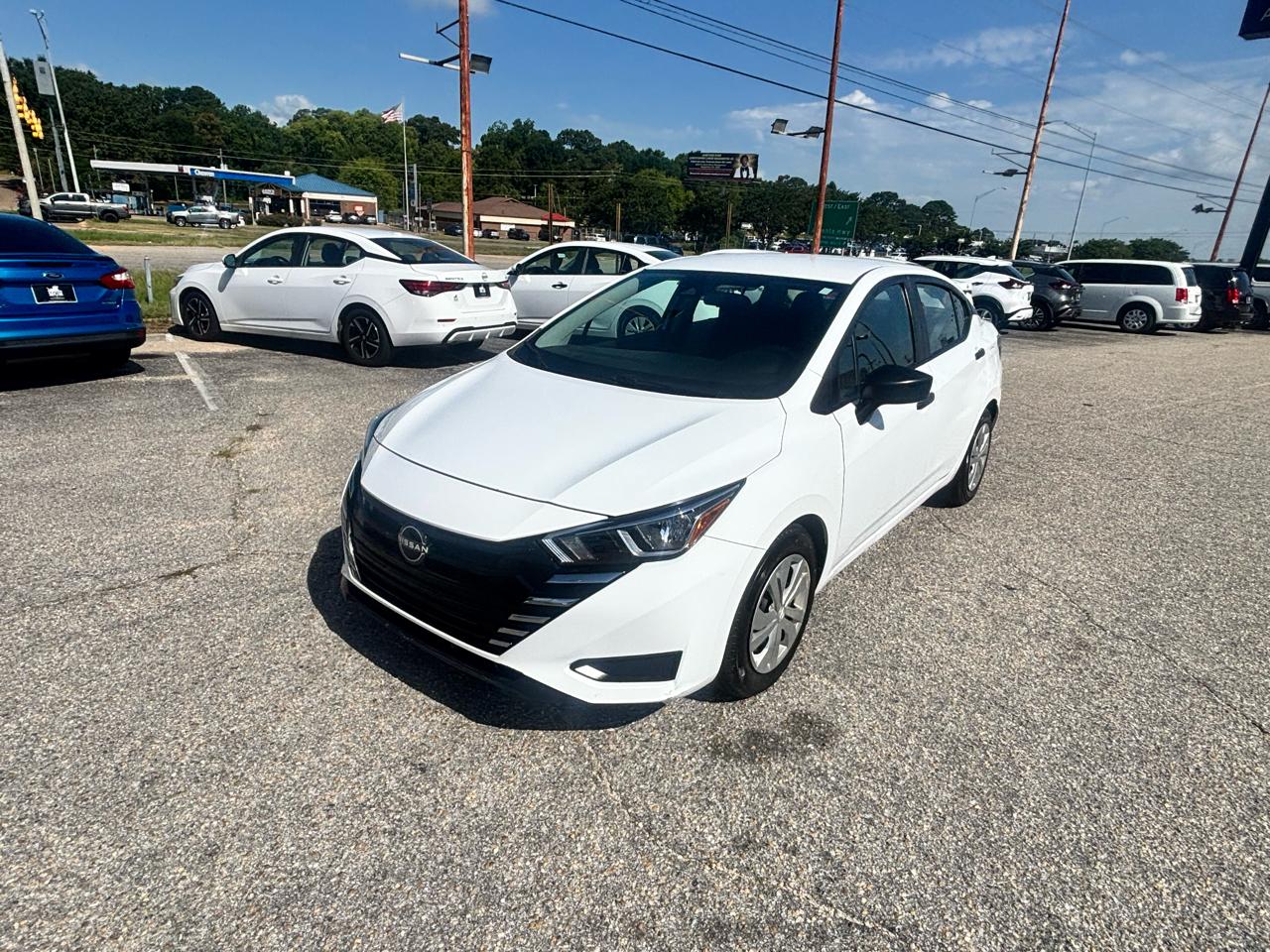 Nissan Versa  2023