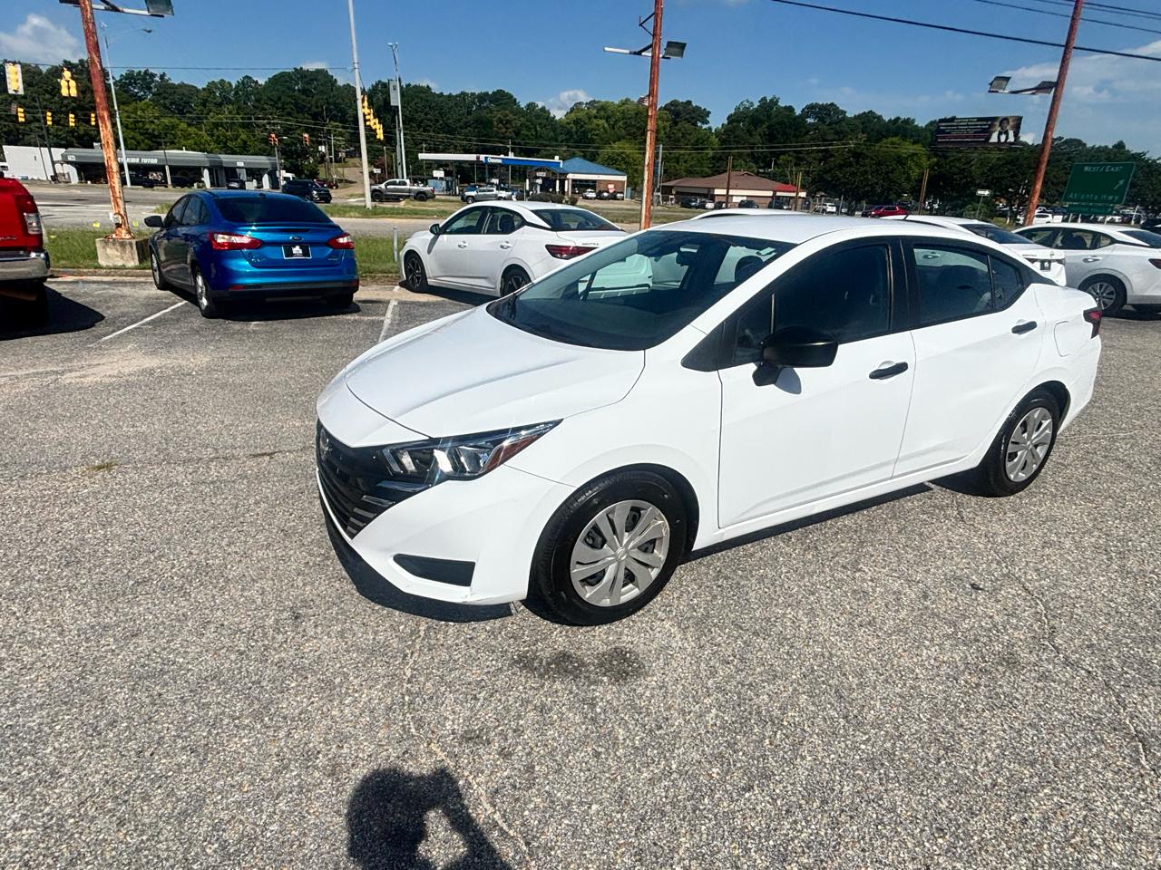 Nissan Versa  2023