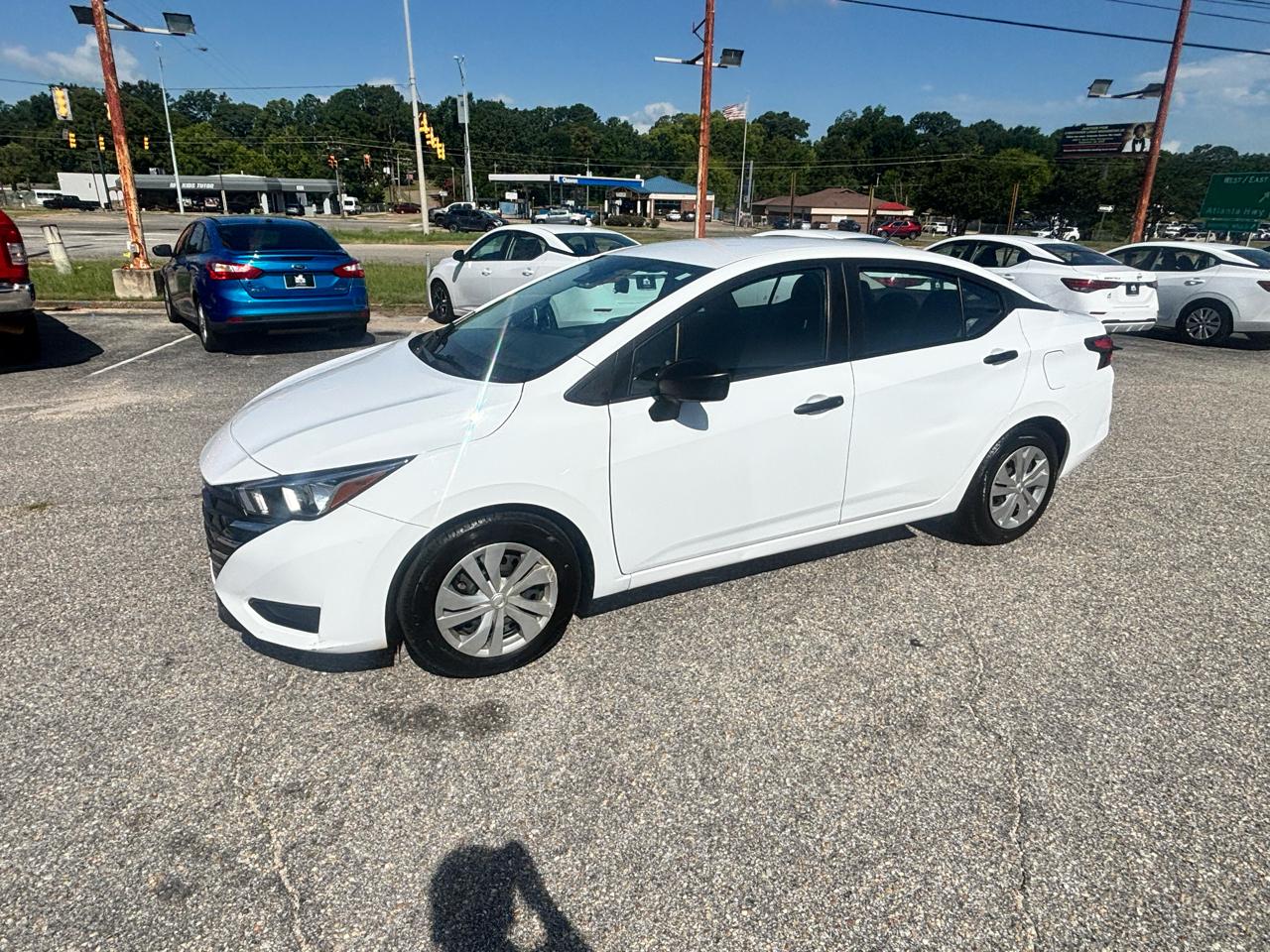 Nissan Versa  2023