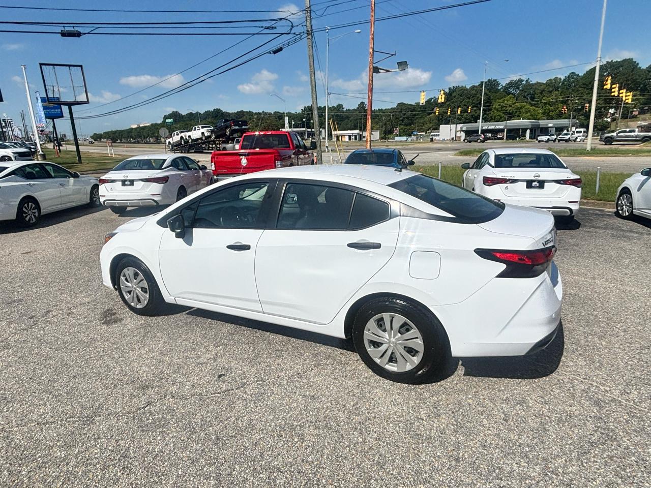 Nissan Versa  2023