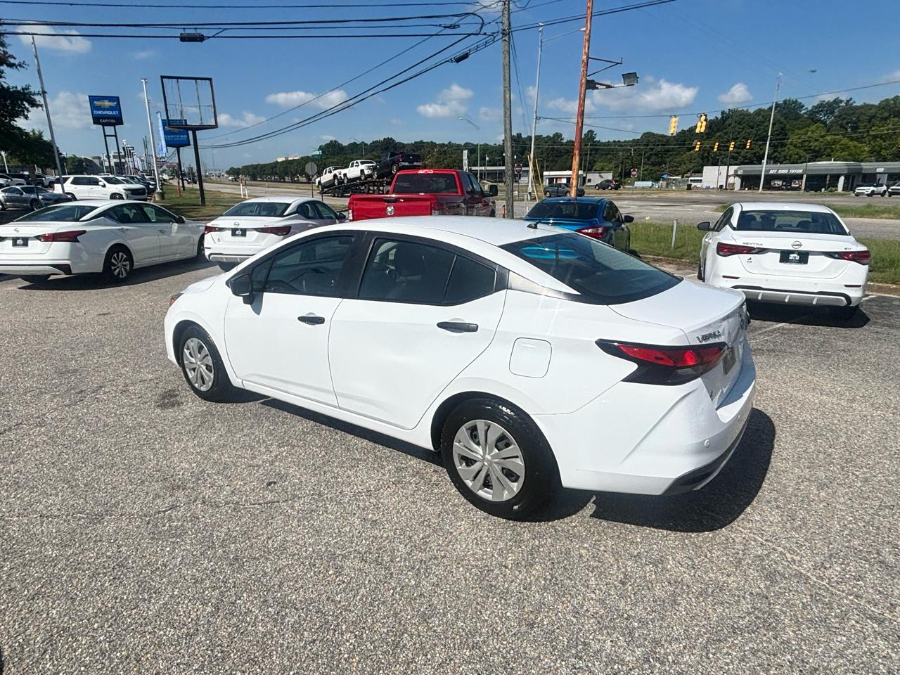 Nissan Versa  2023