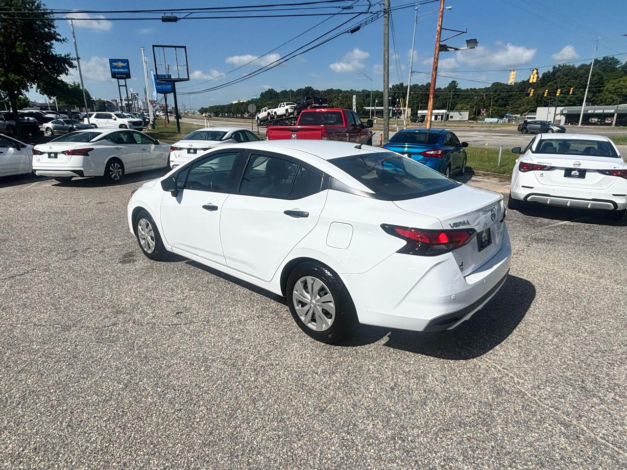 Nissan Versa  2023