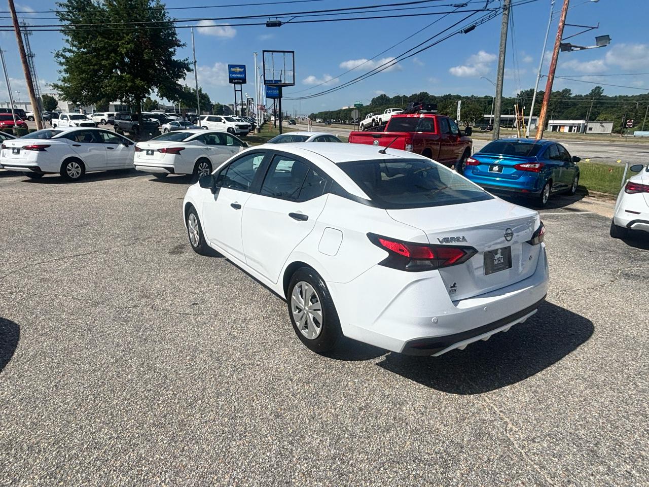 Nissan Versa  2023
