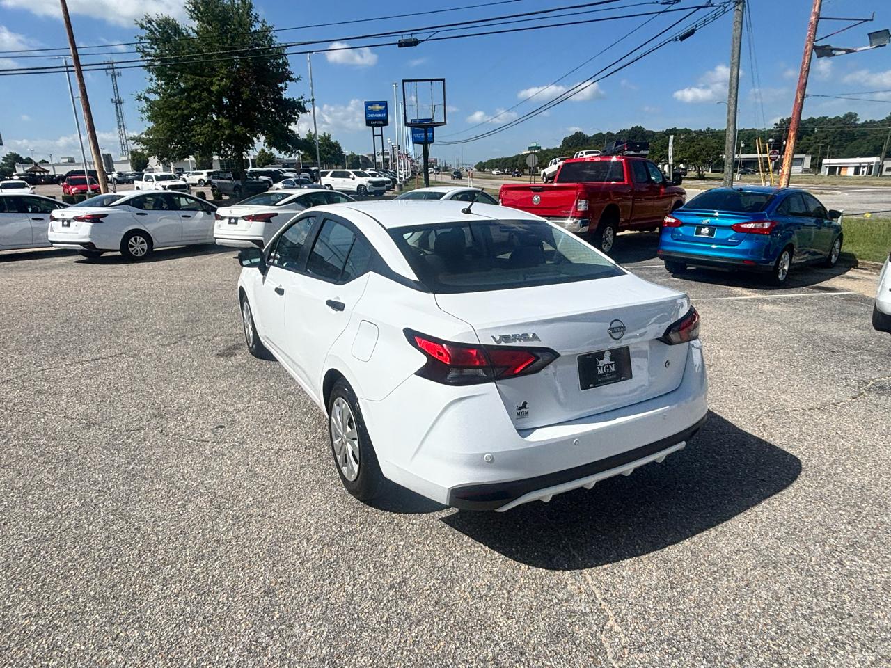 Nissan Versa  2023