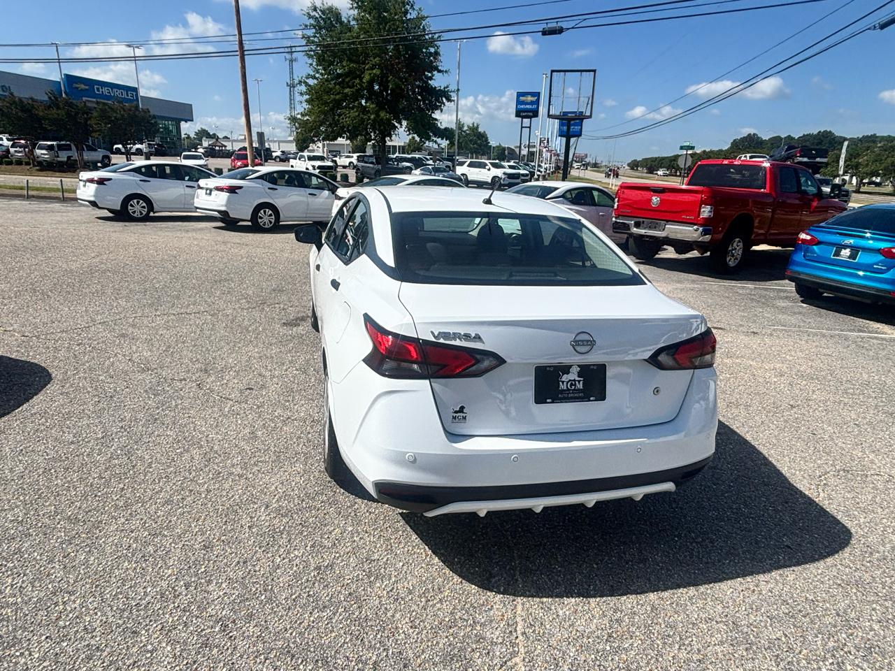 Nissan Versa  2023