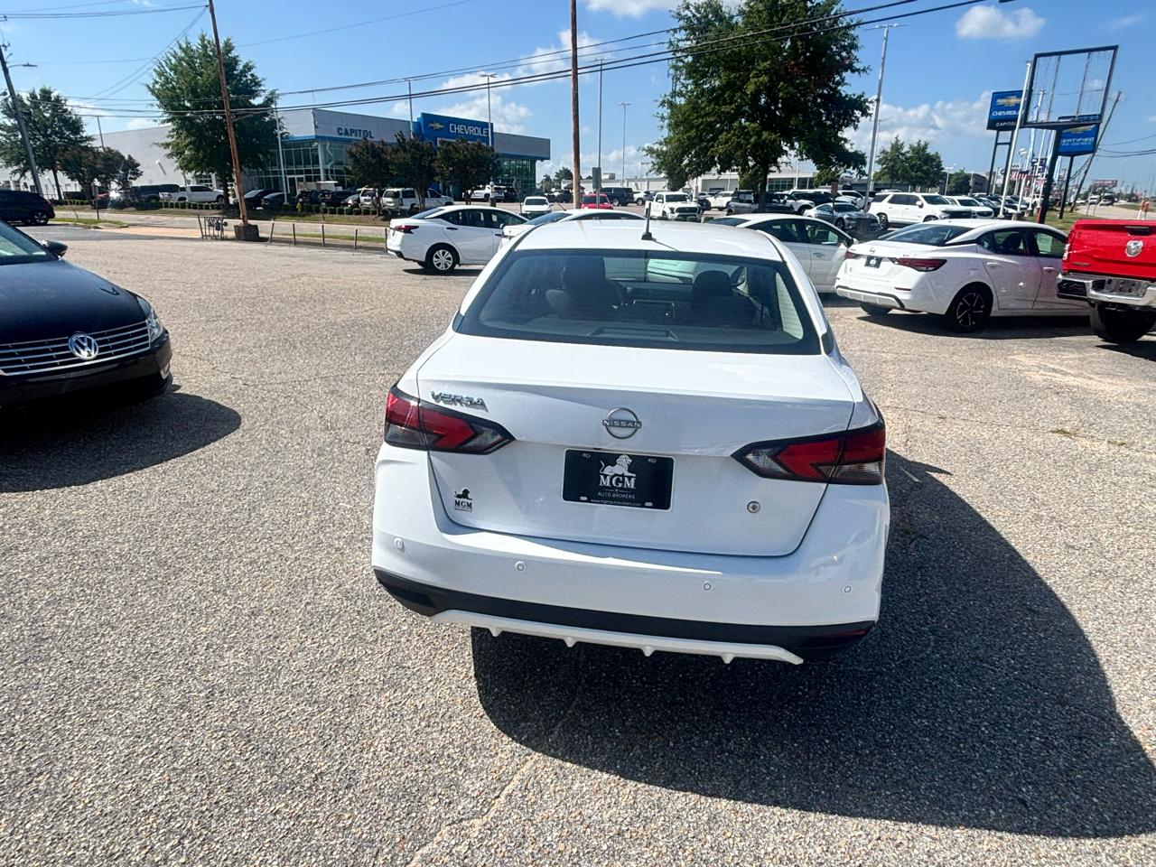 Nissan Versa  2023