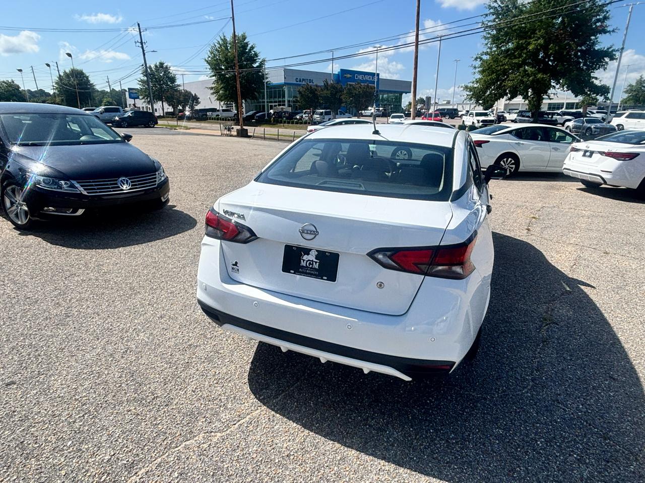 Nissan Versa  2023