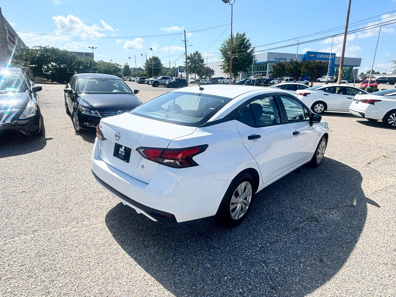 Nissan Versa  2023