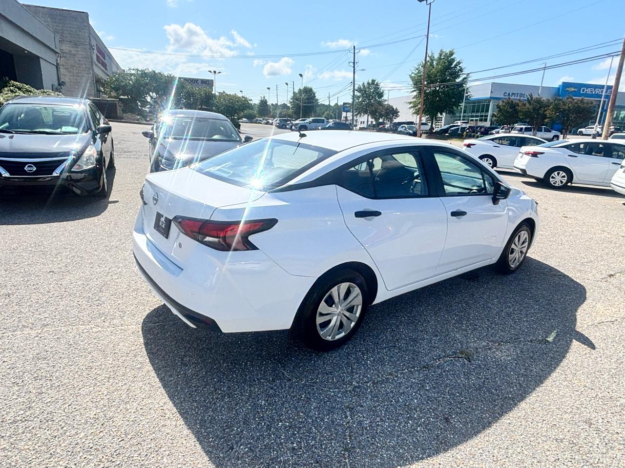 Nissan Versa  2023
