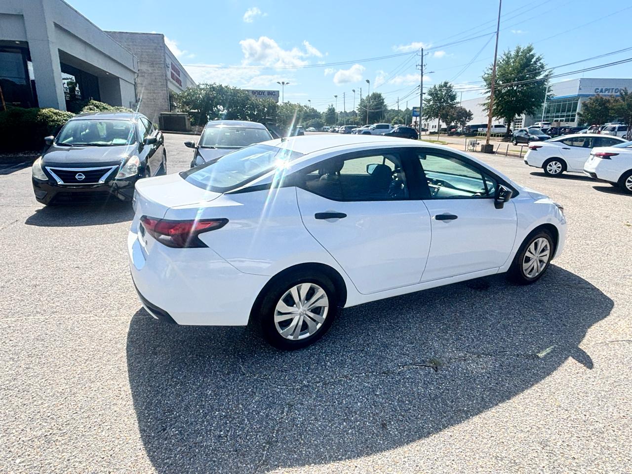 Nissan Versa  2023