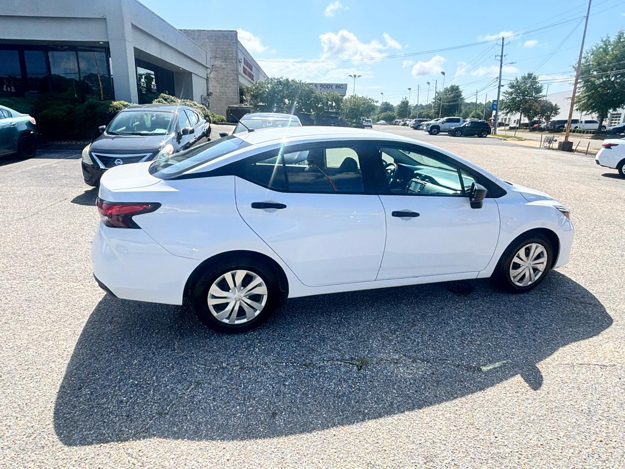 Nissan Versa  2023