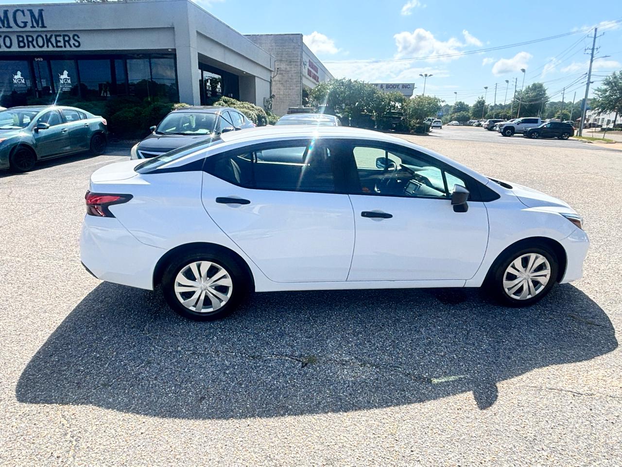 Nissan Versa  2023