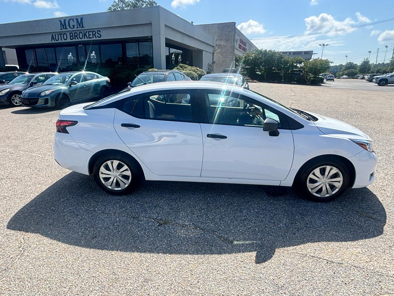 Nissan Versa  2023