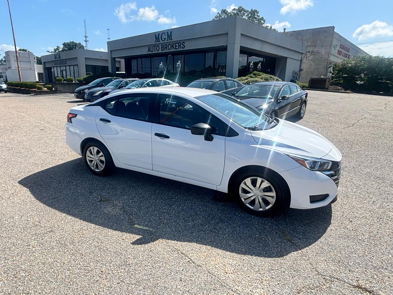 Nissan Versa  2023