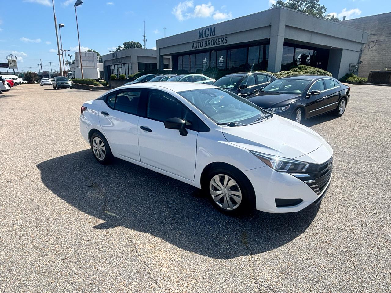 Nissan Versa  2023
