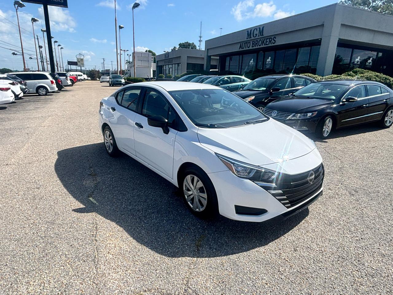 Nissan Versa  2023