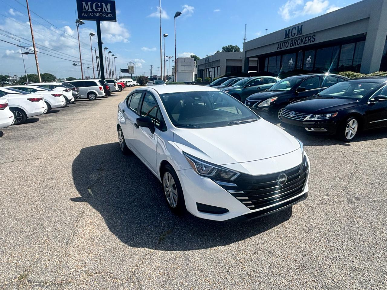 Nissan Versa  2023