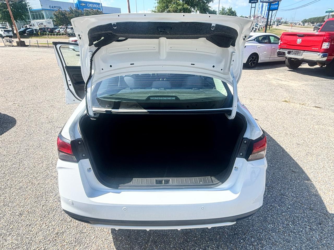 Nissan Versa  2023
