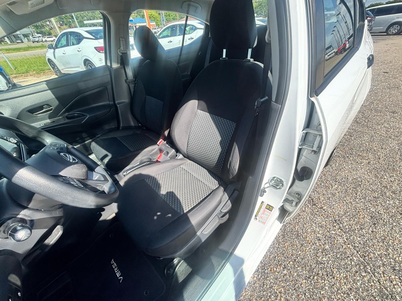 Nissan Versa  2023