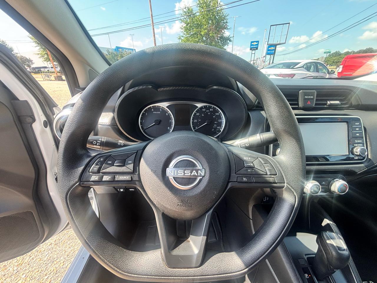 Nissan Versa  2023