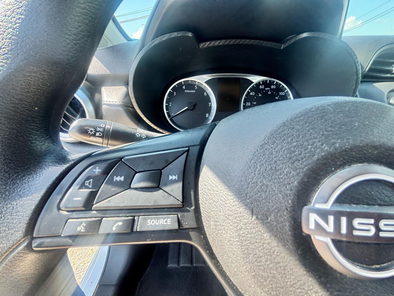 Nissan Versa  2023