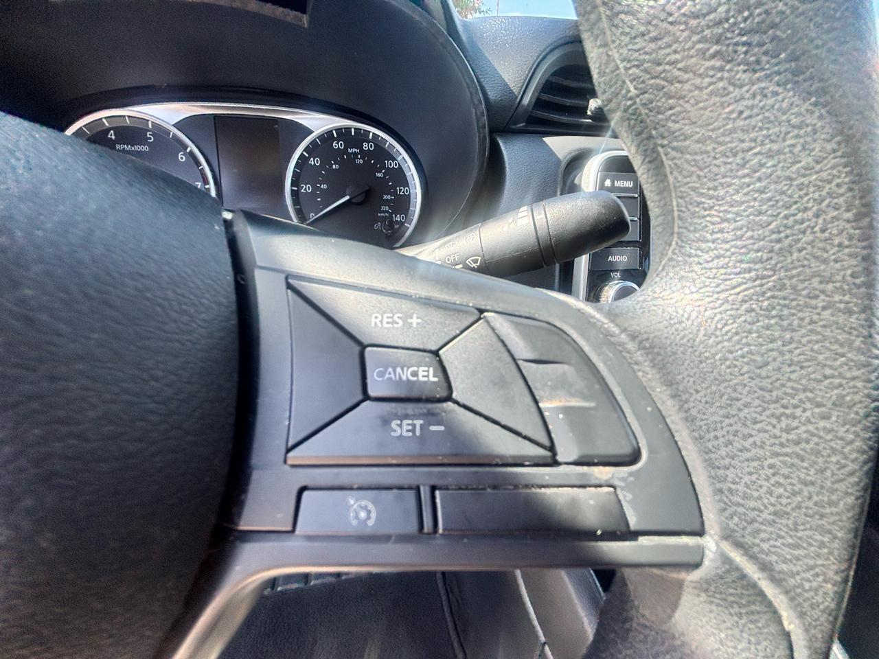 Nissan Versa  2023