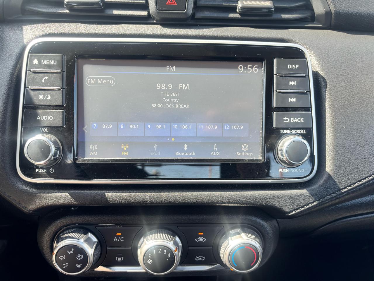 Nissan Versa  2023