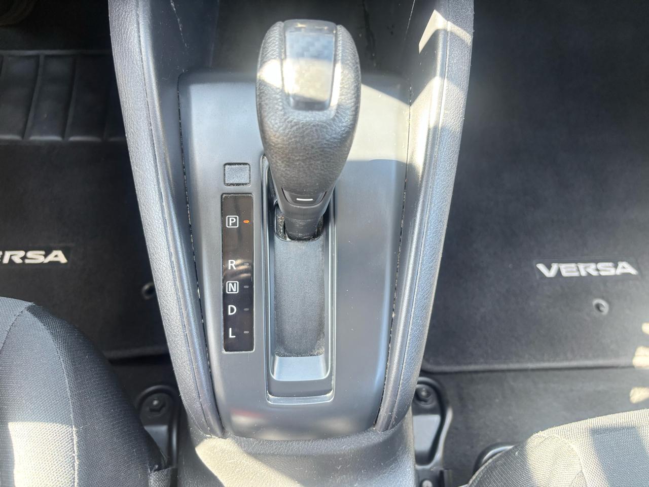 Nissan Versa  2023