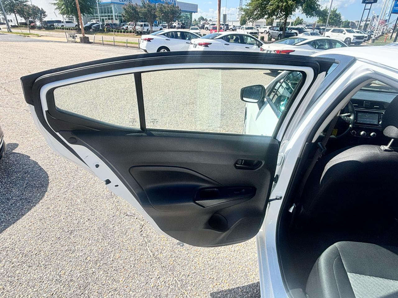 Nissan Versa  2023