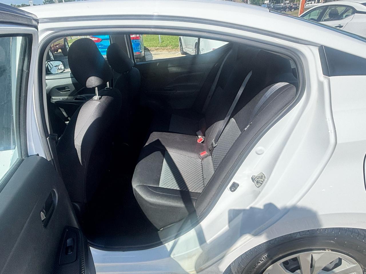 Nissan Versa  2023