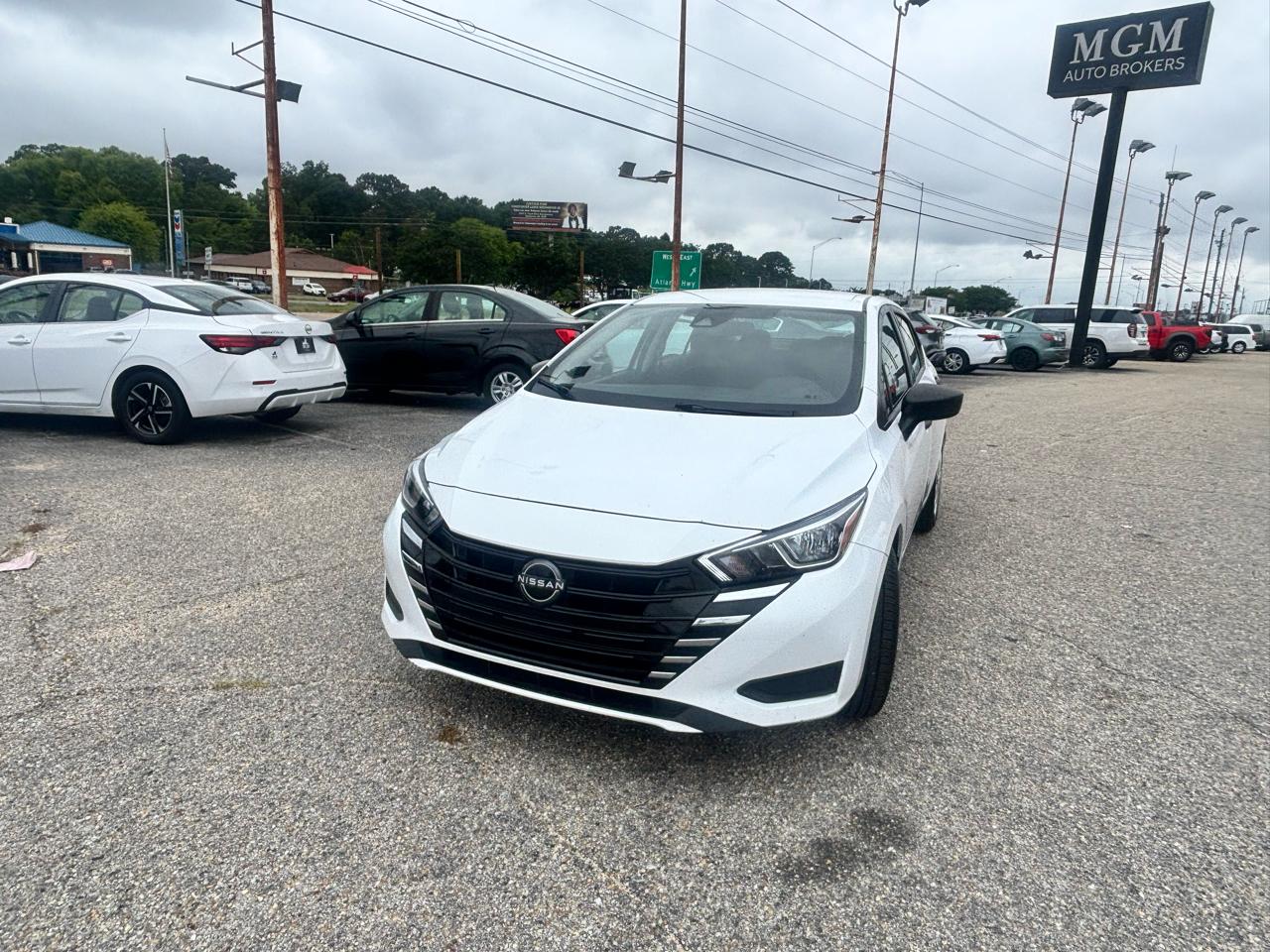 Nissan Versa  2023