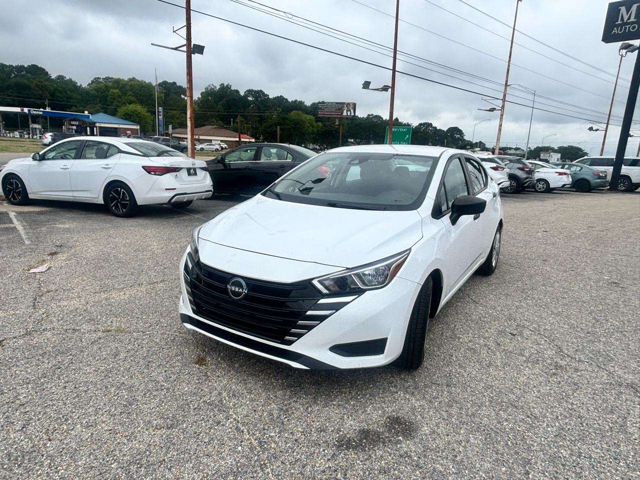 Nissan Versa  2023