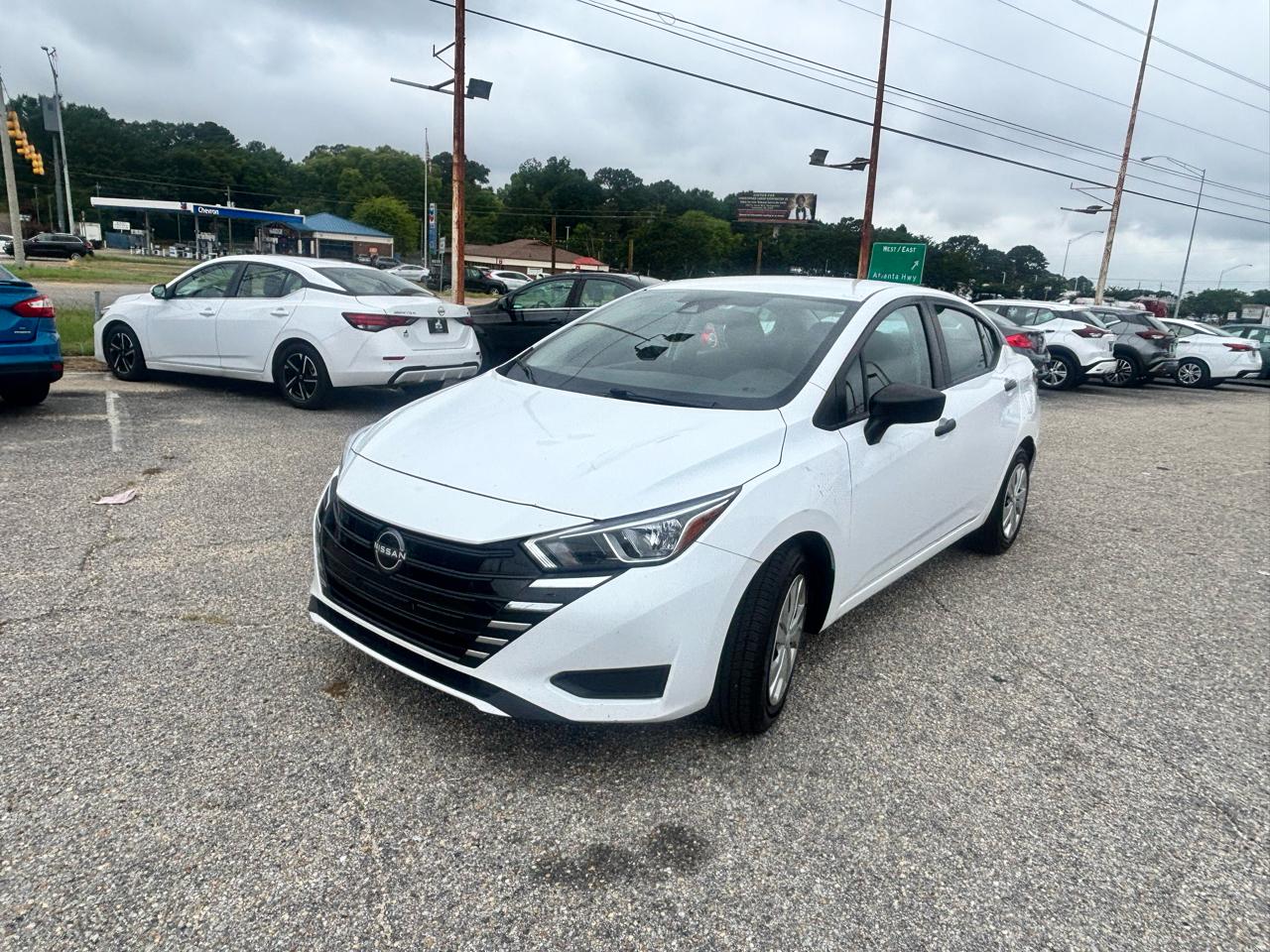 Nissan Versa  2023