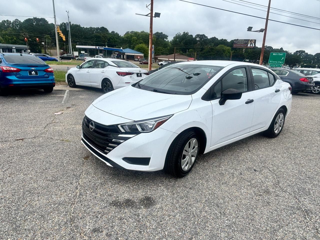 Nissan Versa  2023