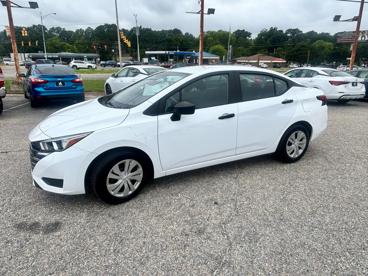 Nissan Versa  2023
