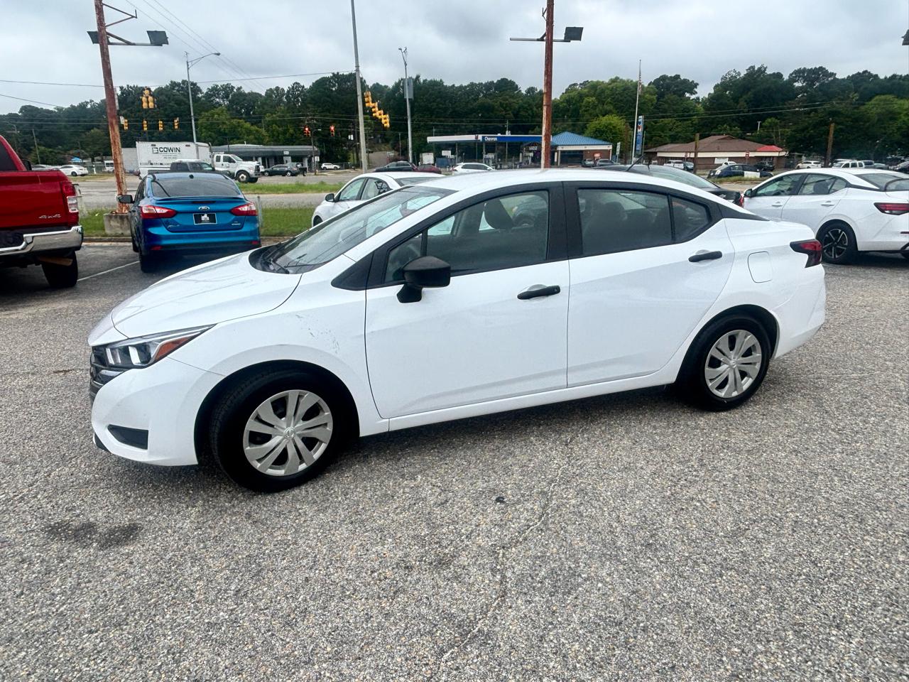 Nissan Versa  2023