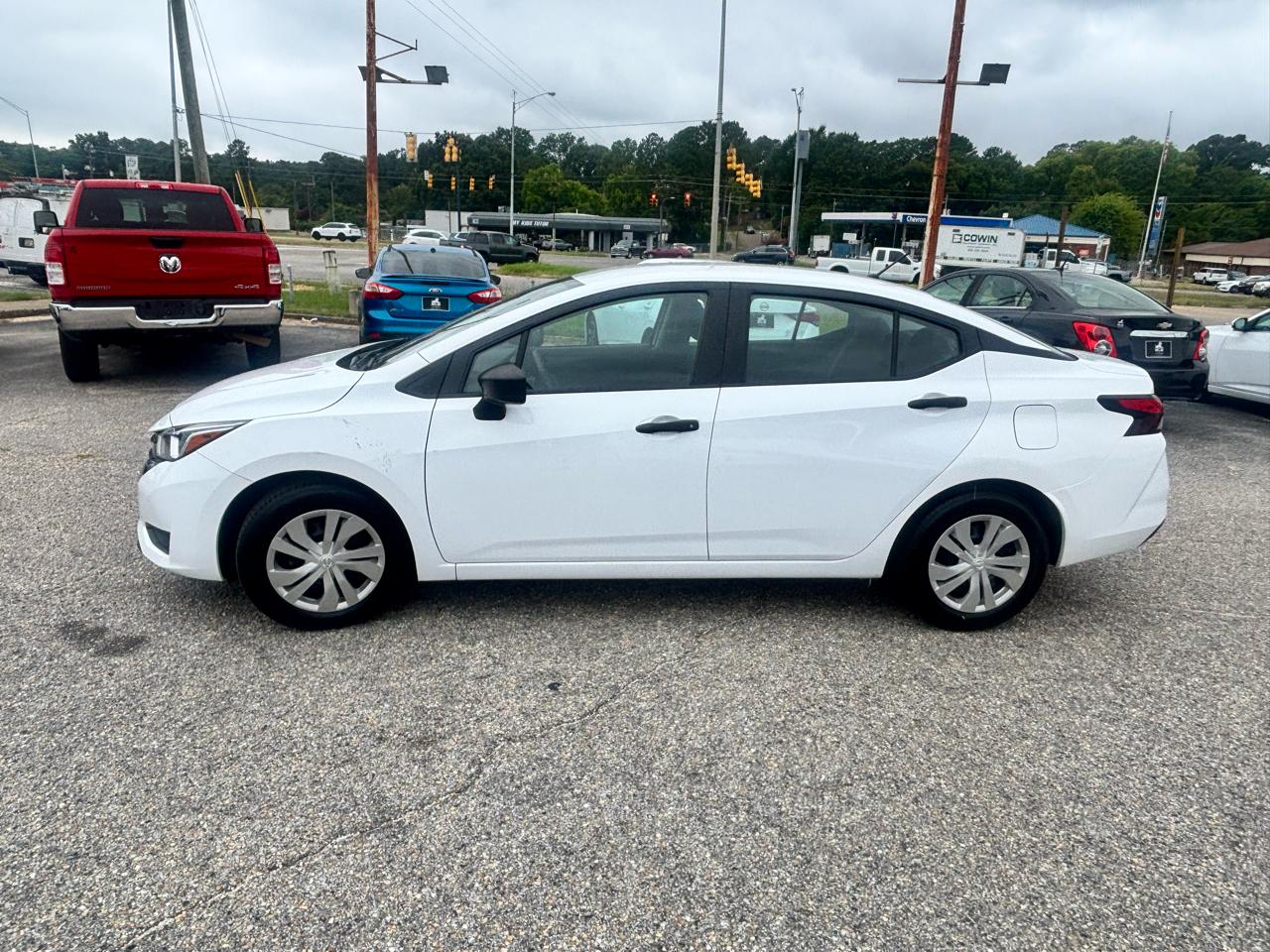 Nissan Versa  2023