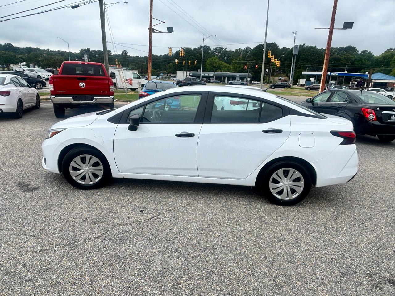 Nissan Versa  2023