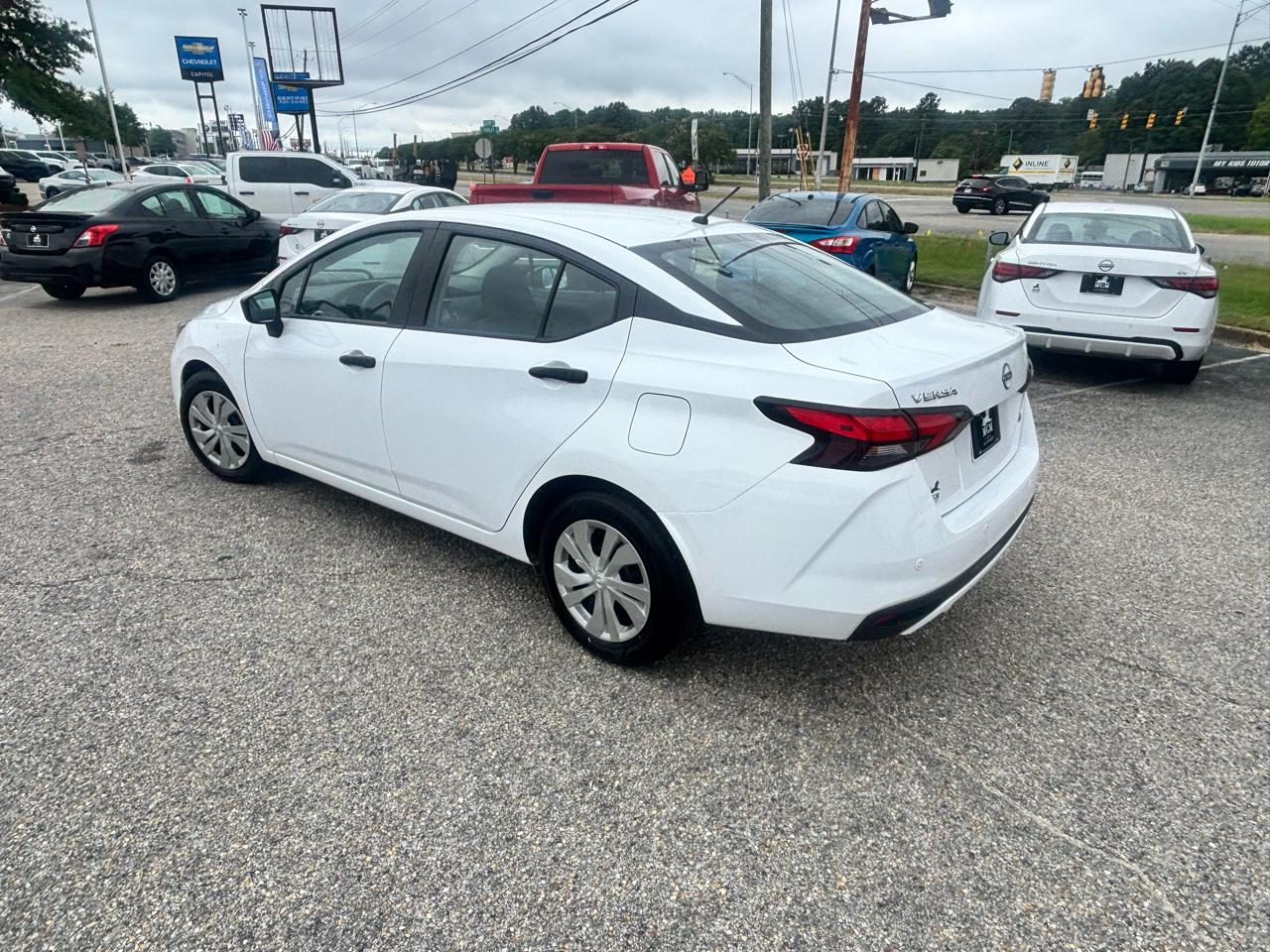 Nissan Versa  2023