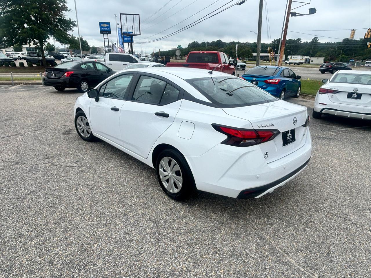 Nissan Versa  2023