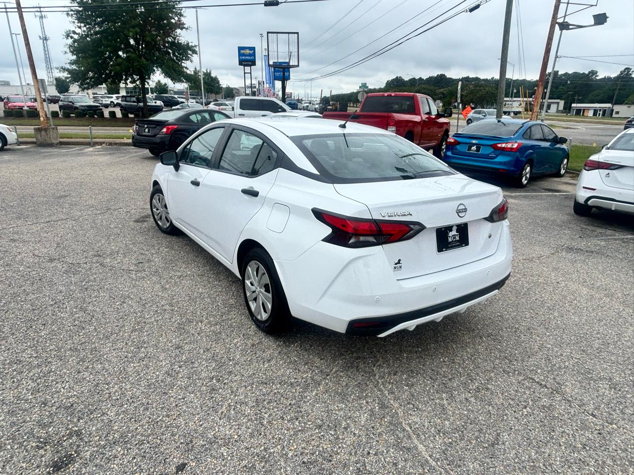 Nissan Versa  2023