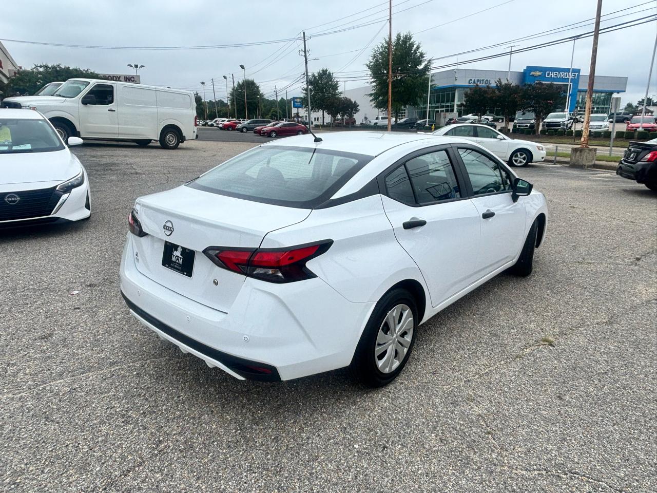 Nissan Versa  2023