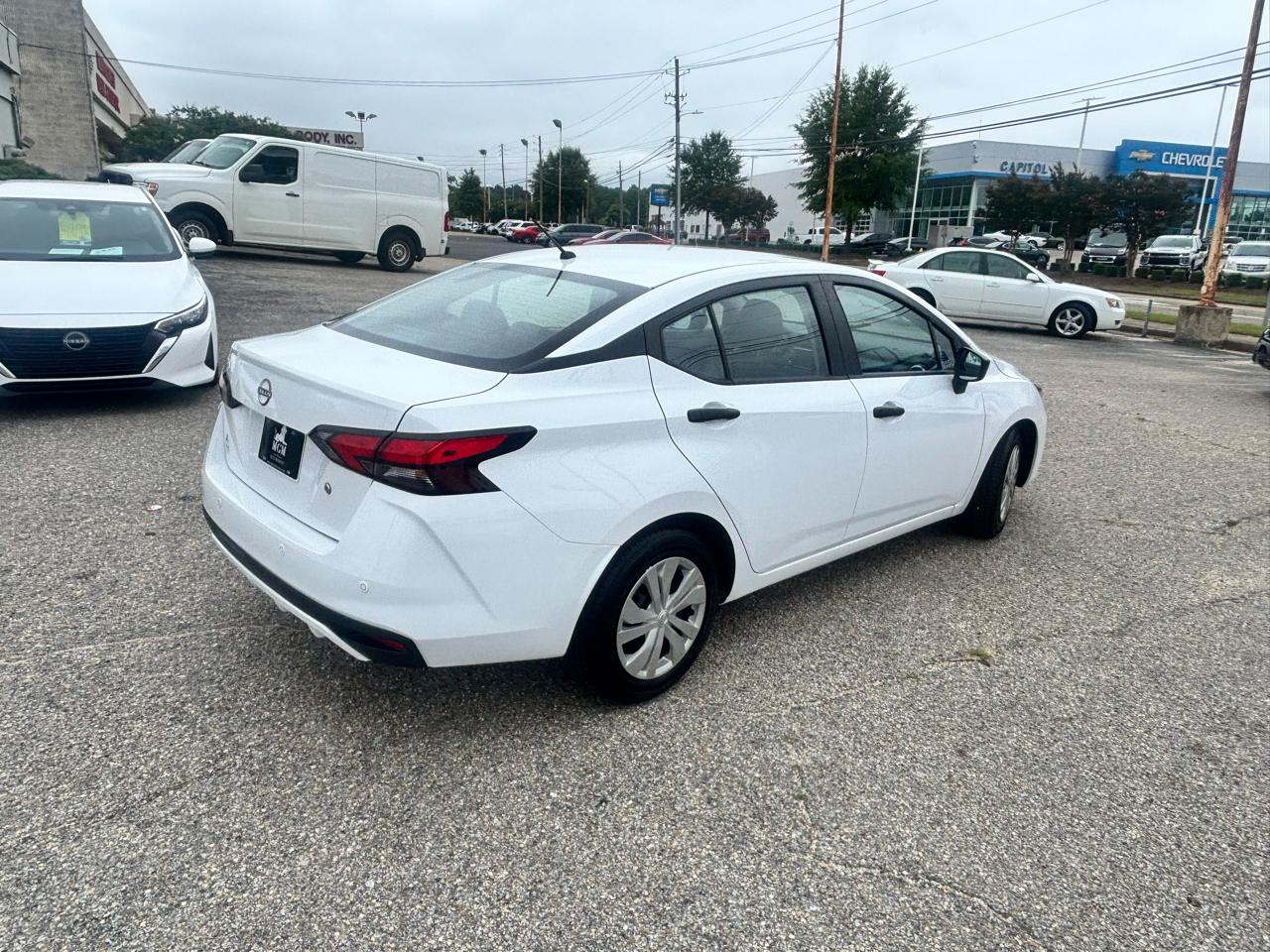 Nissan Versa  2023