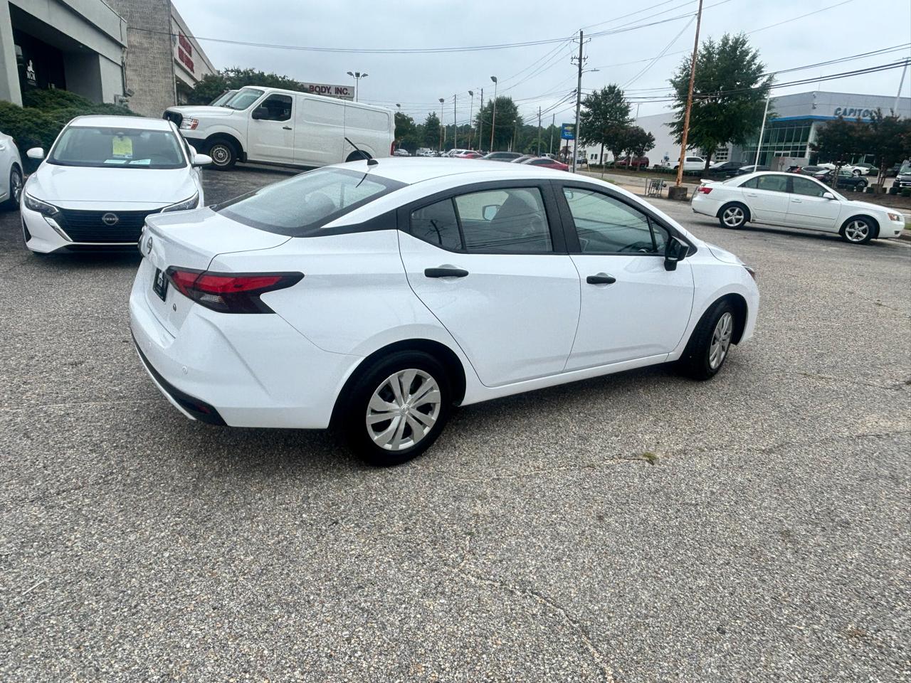 Nissan Versa  2023